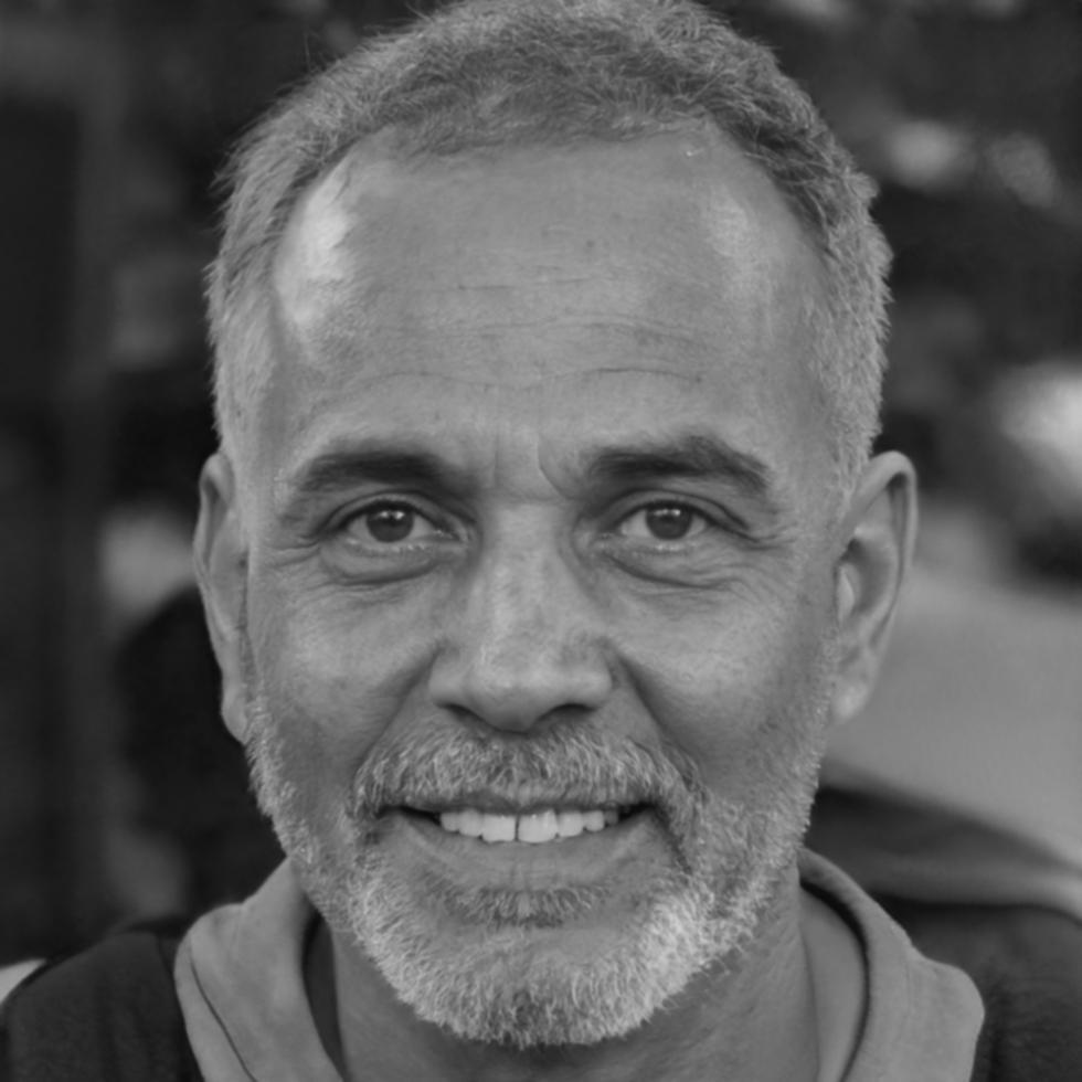 Retrato profesional de Carlos Mendoza